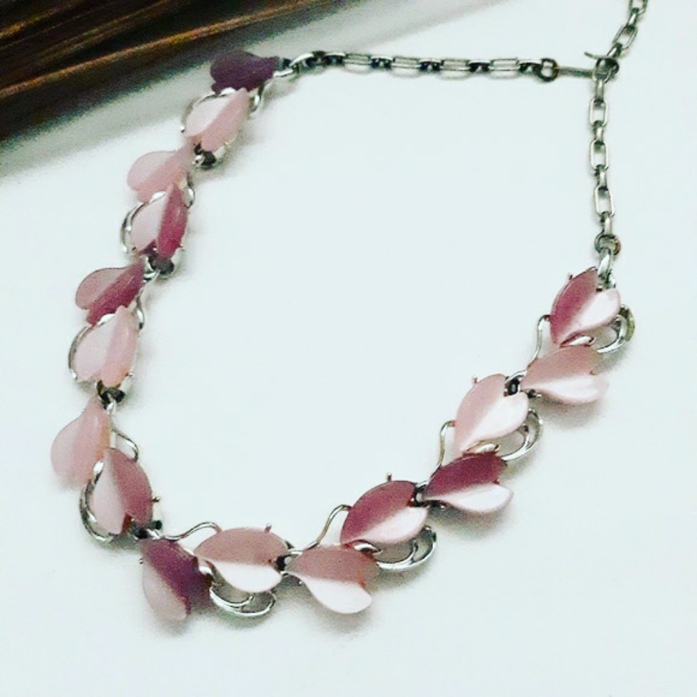 Vintage Thermoset LAVENDER LEAVES Necklace, Purple W/ Silver Hardware